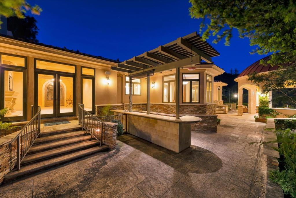 main property photo 8