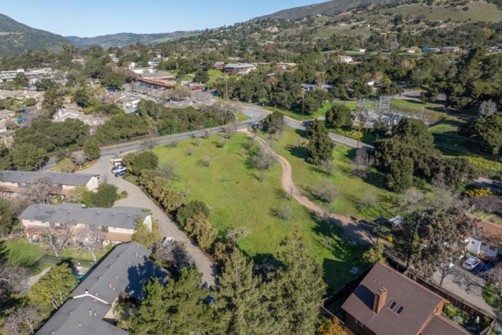 main property photo 7
