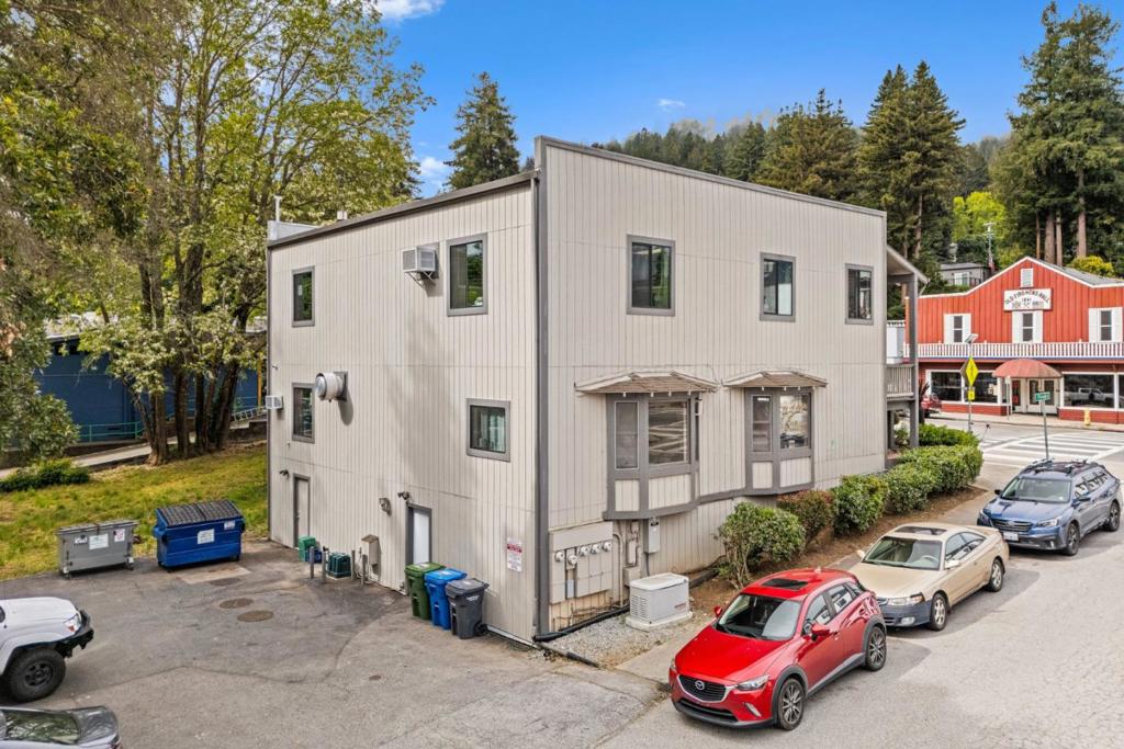 main property photo 5
