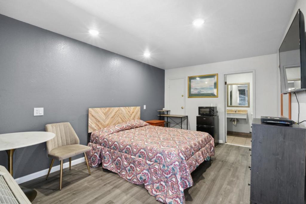 main property photo 25