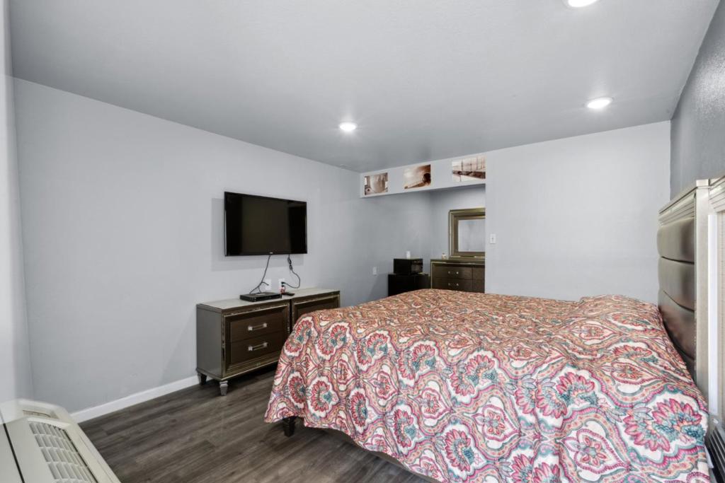 main property photo 26