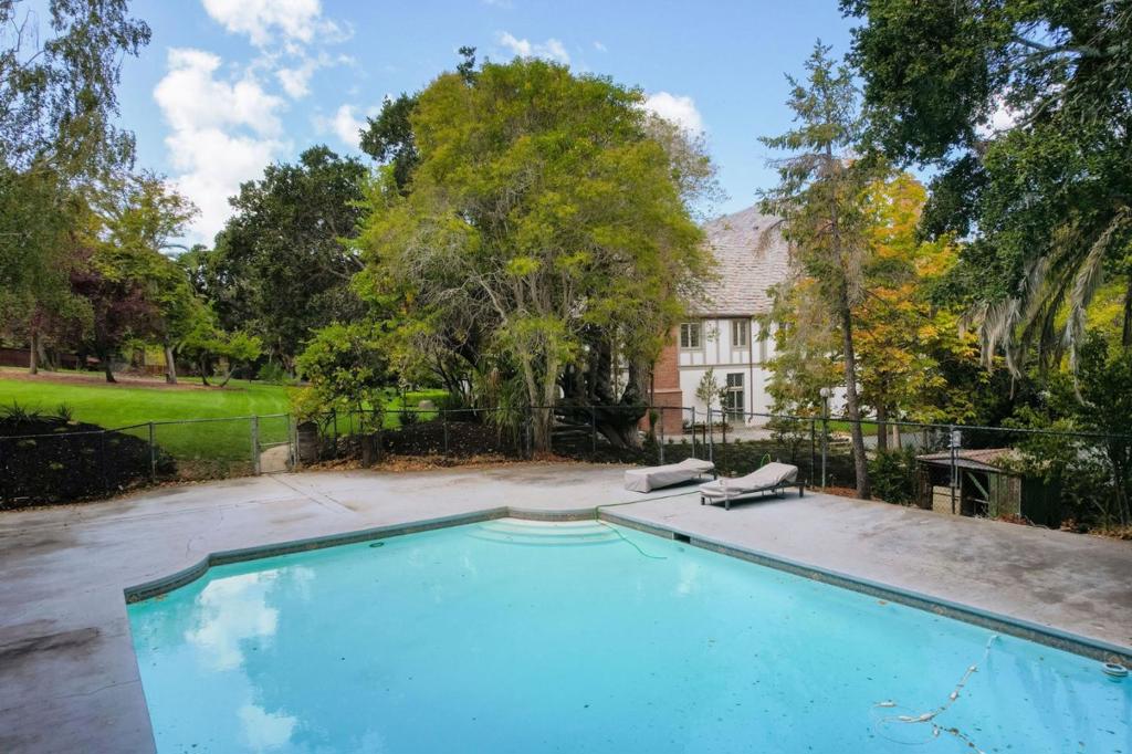 main property photo 49