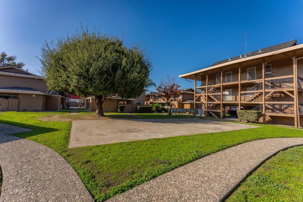 main property photo 5