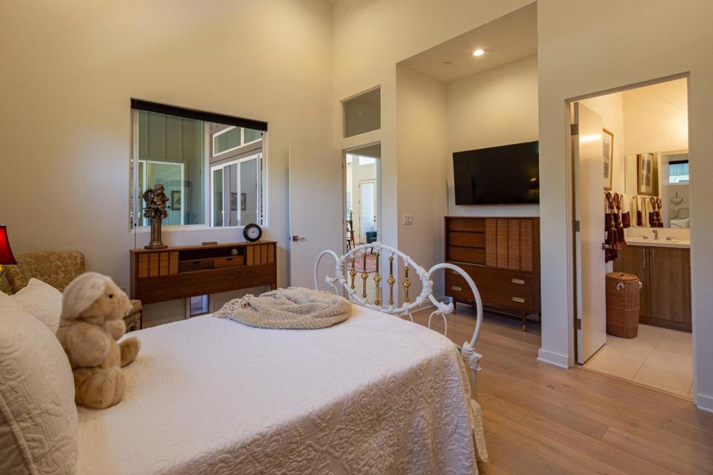 main property photo 30