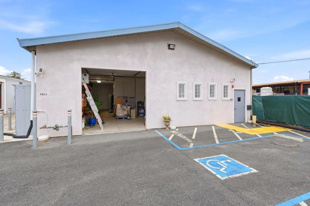 main property photo 37