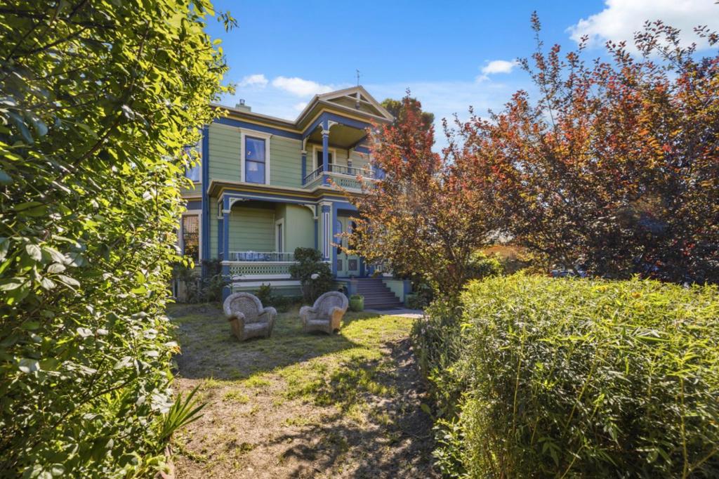main property photo 30