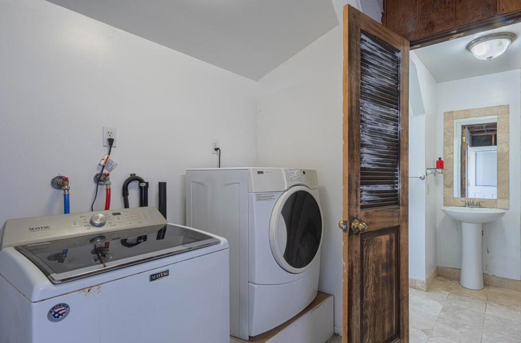 main property photo 49
