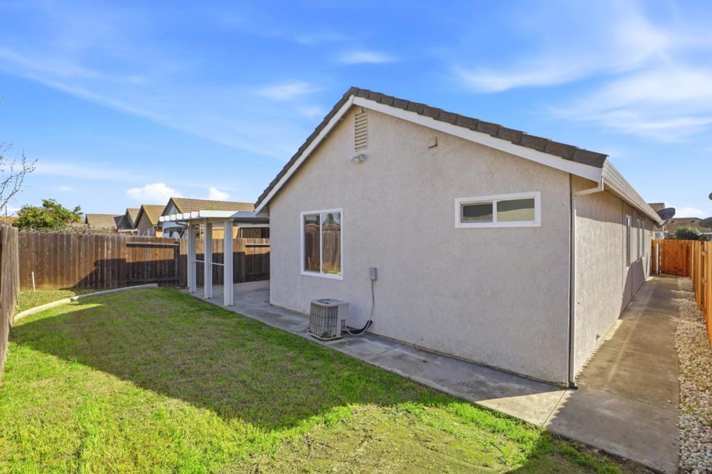 main property photo 34