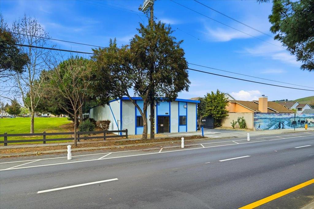 main property photo 26