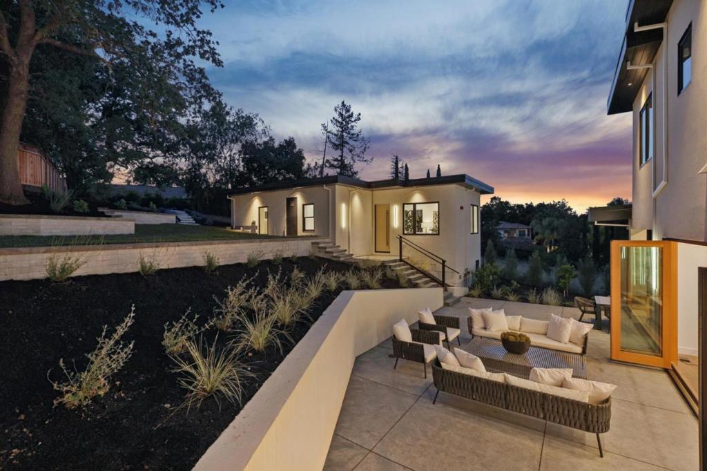 main property photo 79