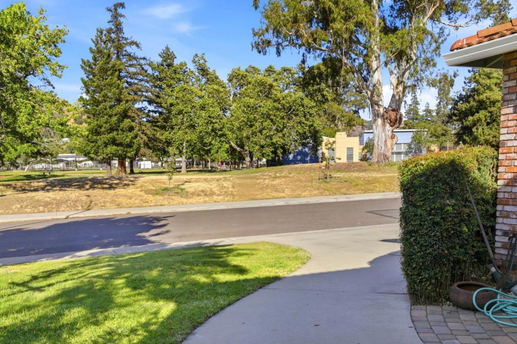 main property photo 30