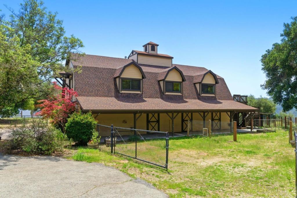 main property photo 70