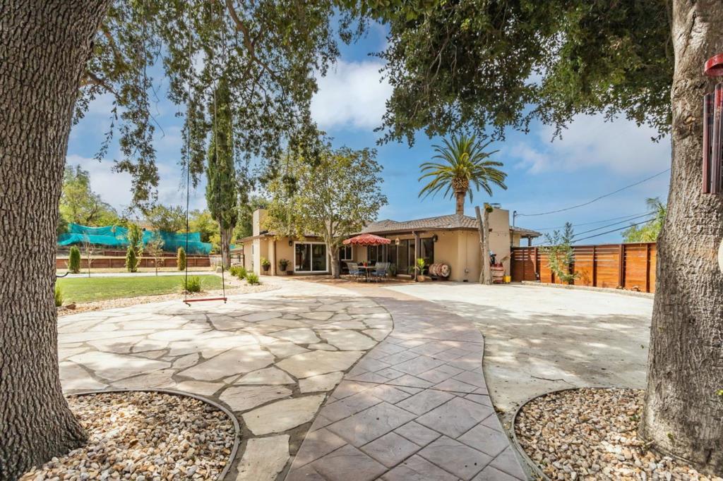 main property photo 14