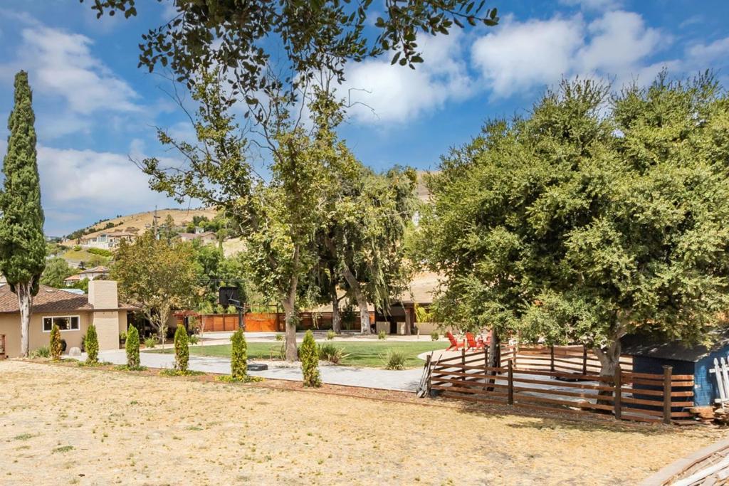 main property photo 5