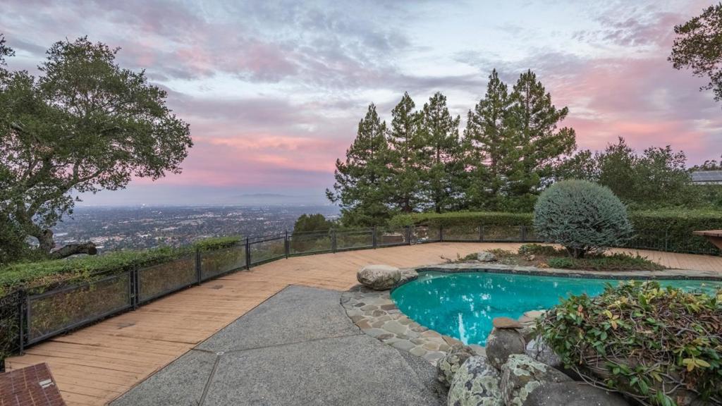 main property photo 50
