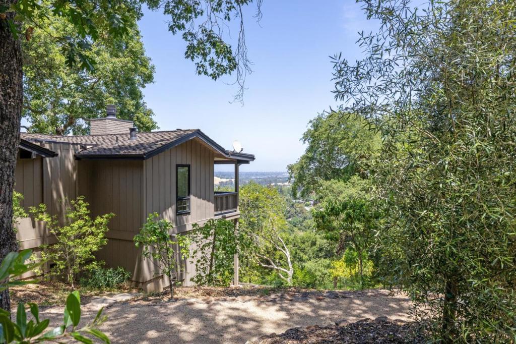 main property photo 70