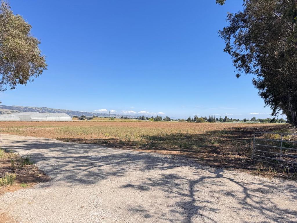 main property photo 11