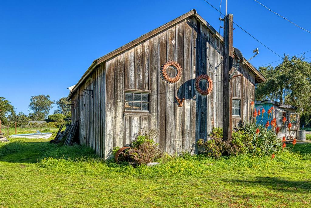 main property photo 32