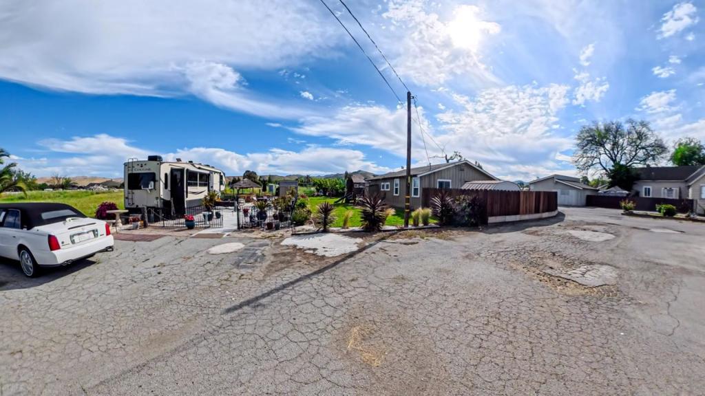 main property photo 12