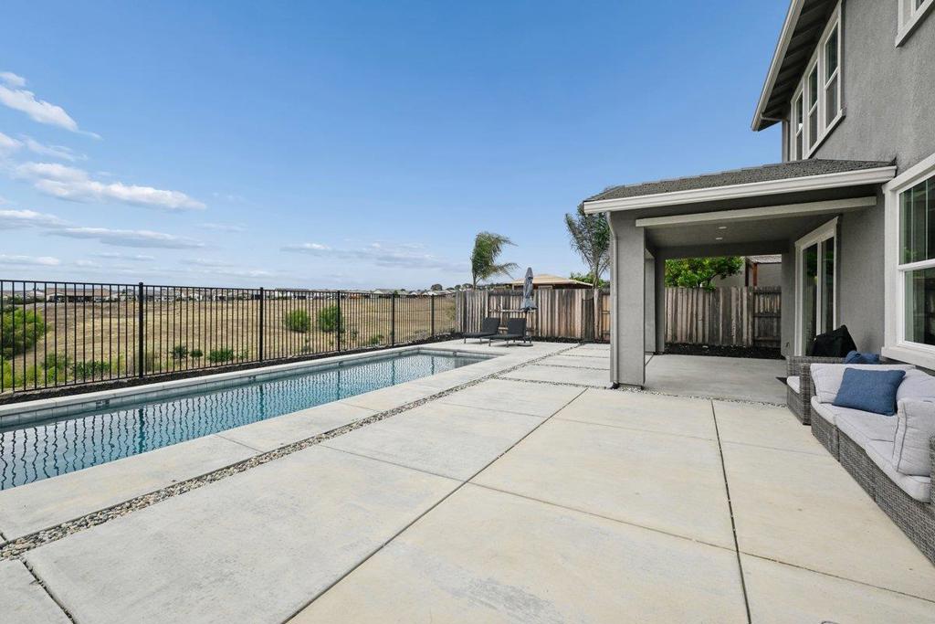 main property photo 75