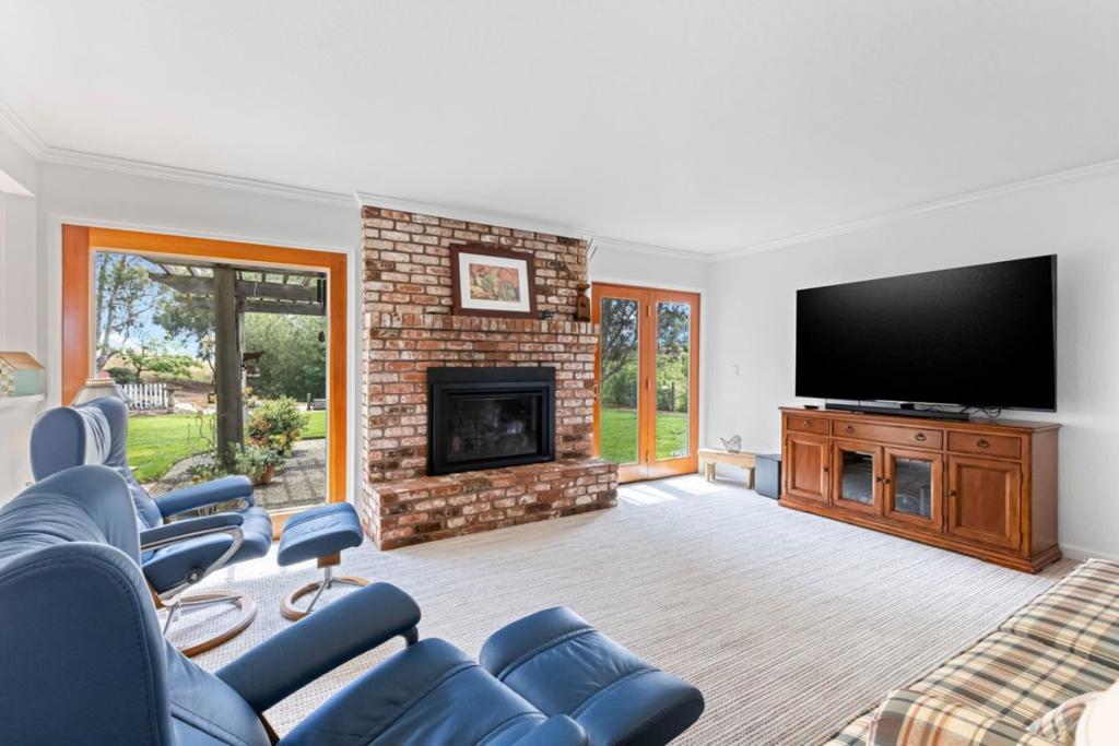 main property photo 18