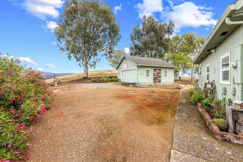 main property photo 67