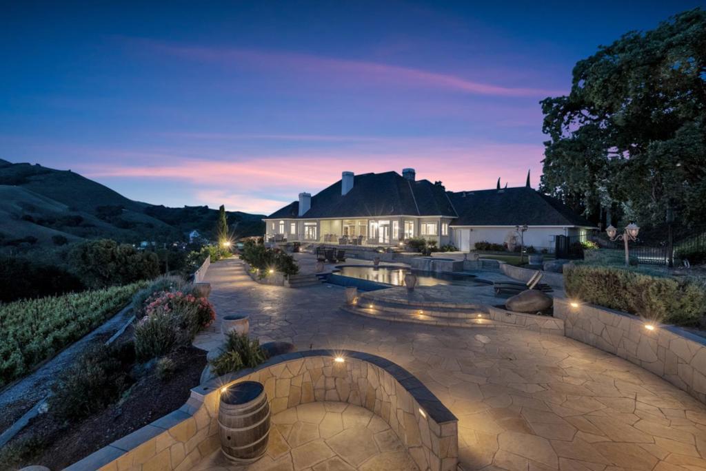 main property photo 20