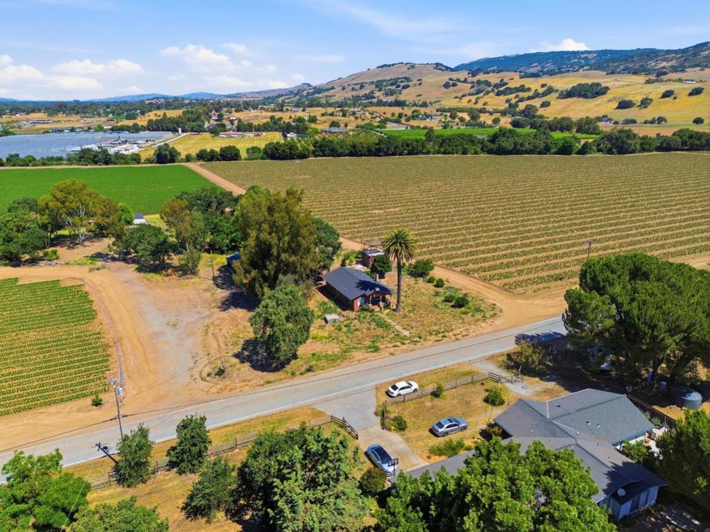 main property photo 30