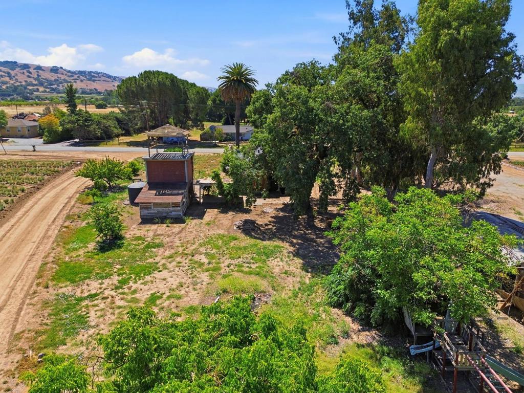 main property photo 31