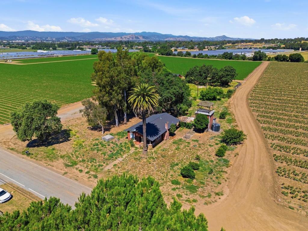 main property photo 9