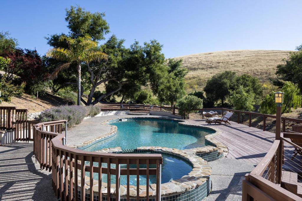 main property photo 25