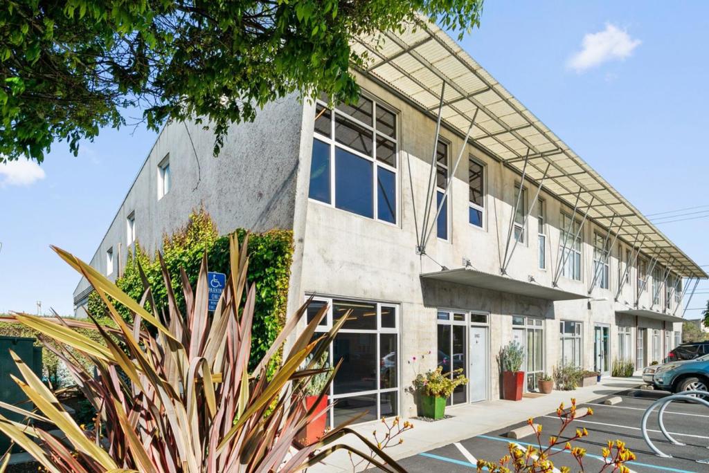 main property photo 28