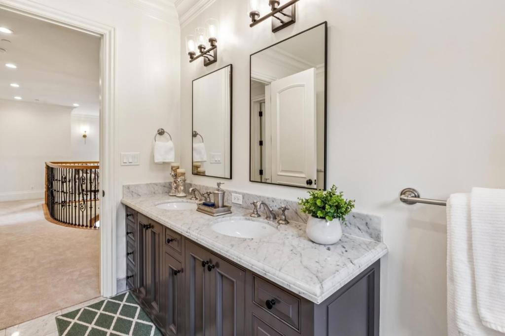 main property photo 70