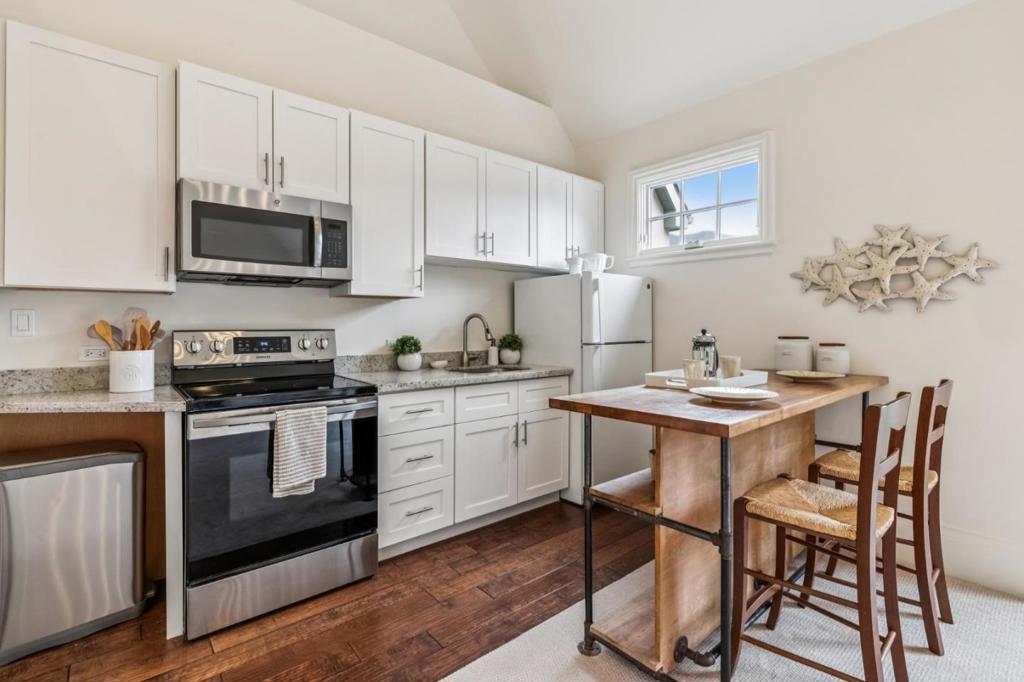 main property photo 78