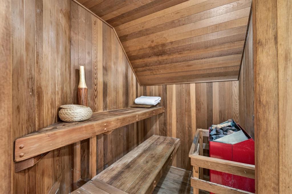 main property photo 74