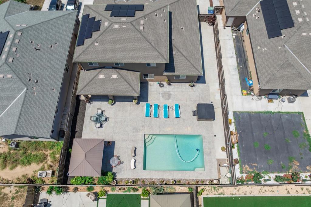 main property photo 50
