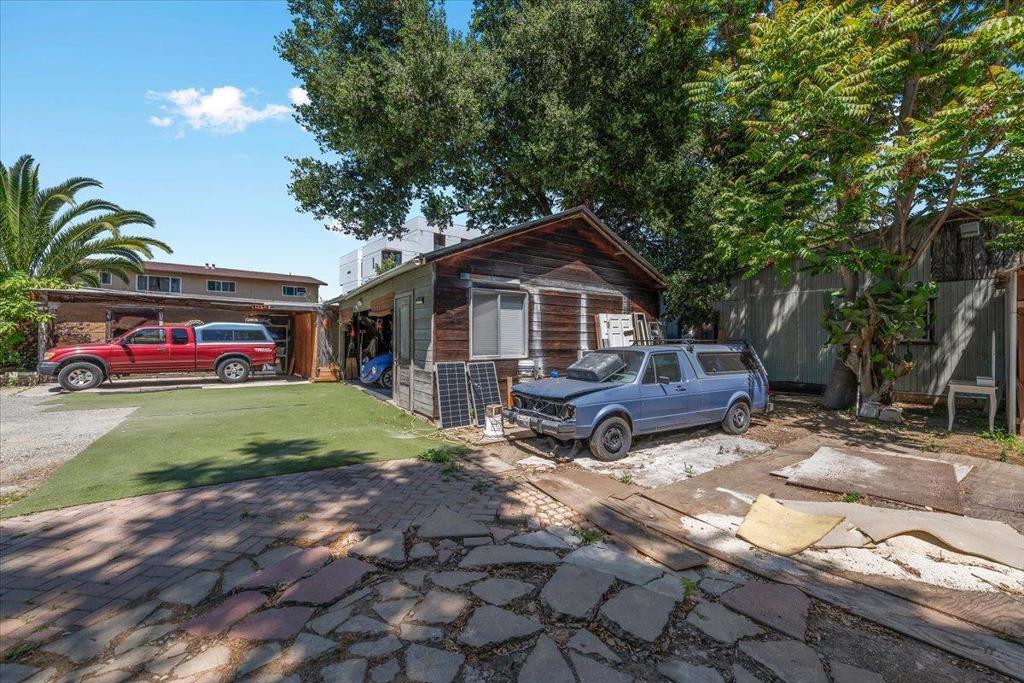 main property photo 11
