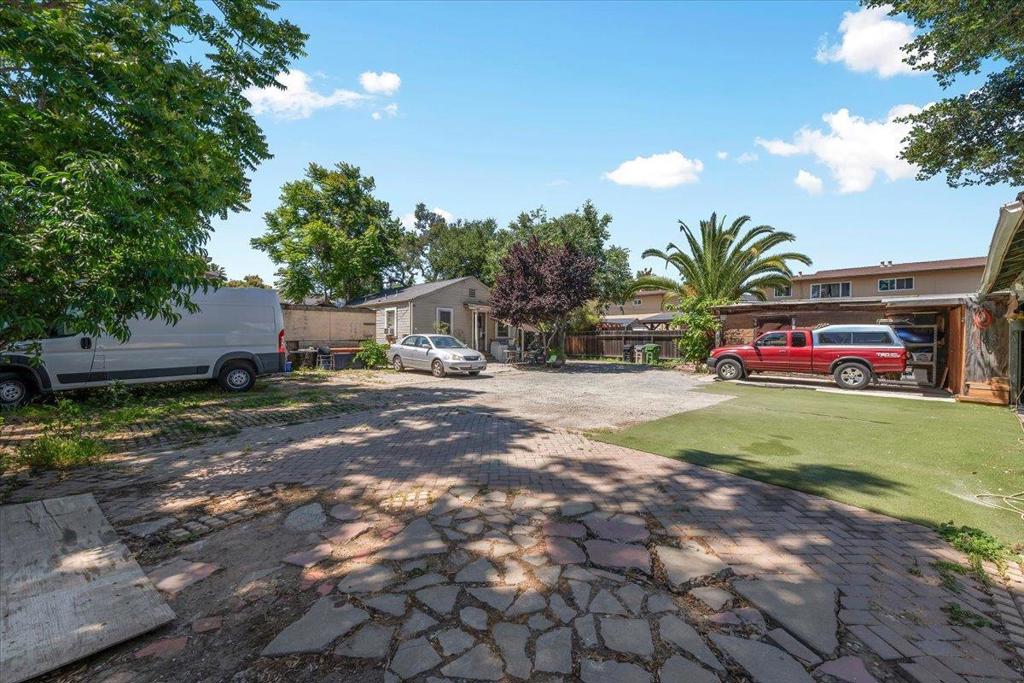 main property photo 12