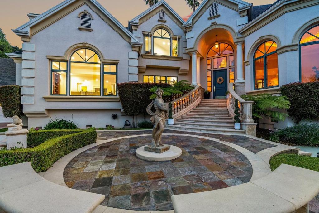 main property photo 4