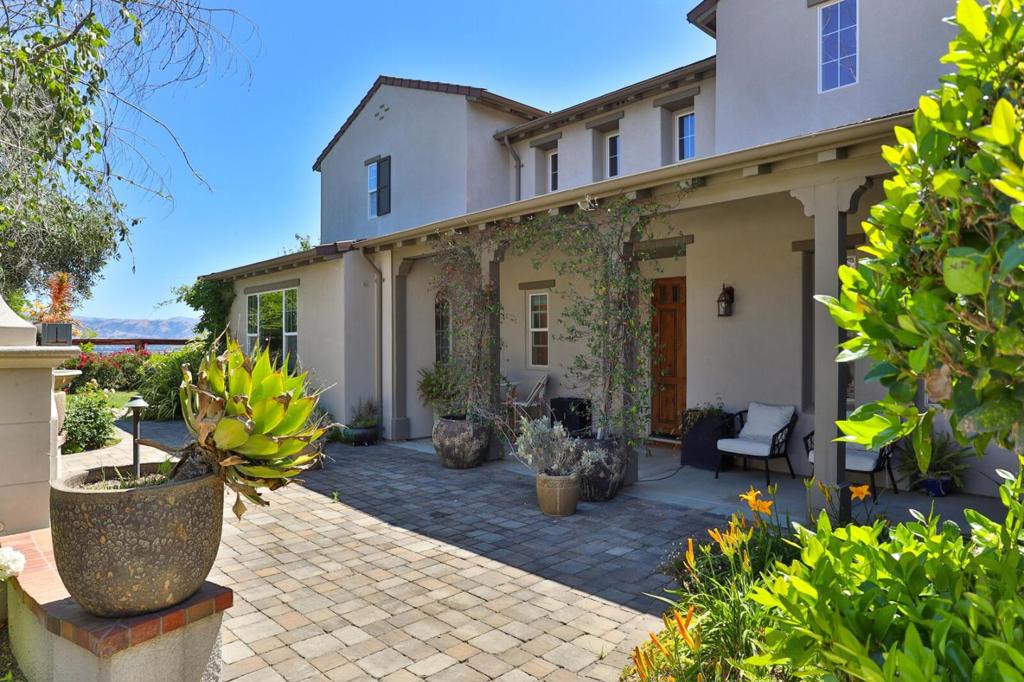 main property photo 8