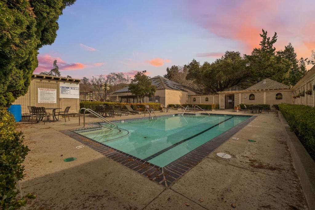 main property photo 75