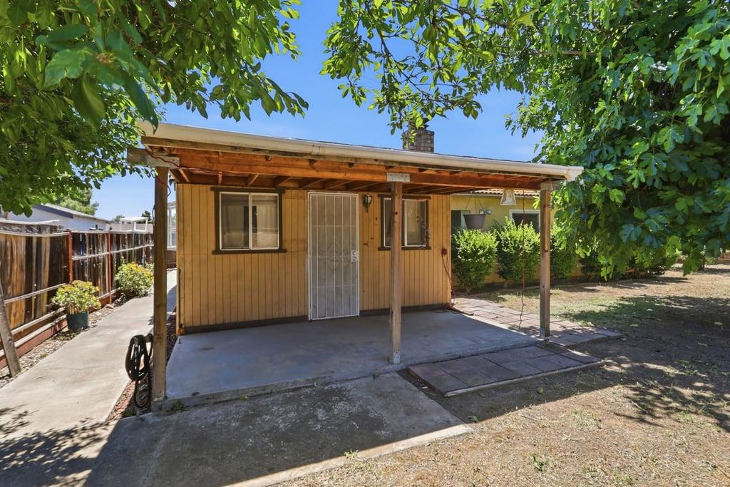 main property photo 32