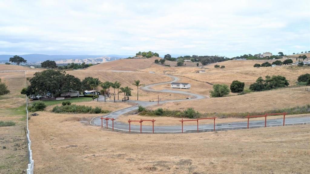 main property photo 9