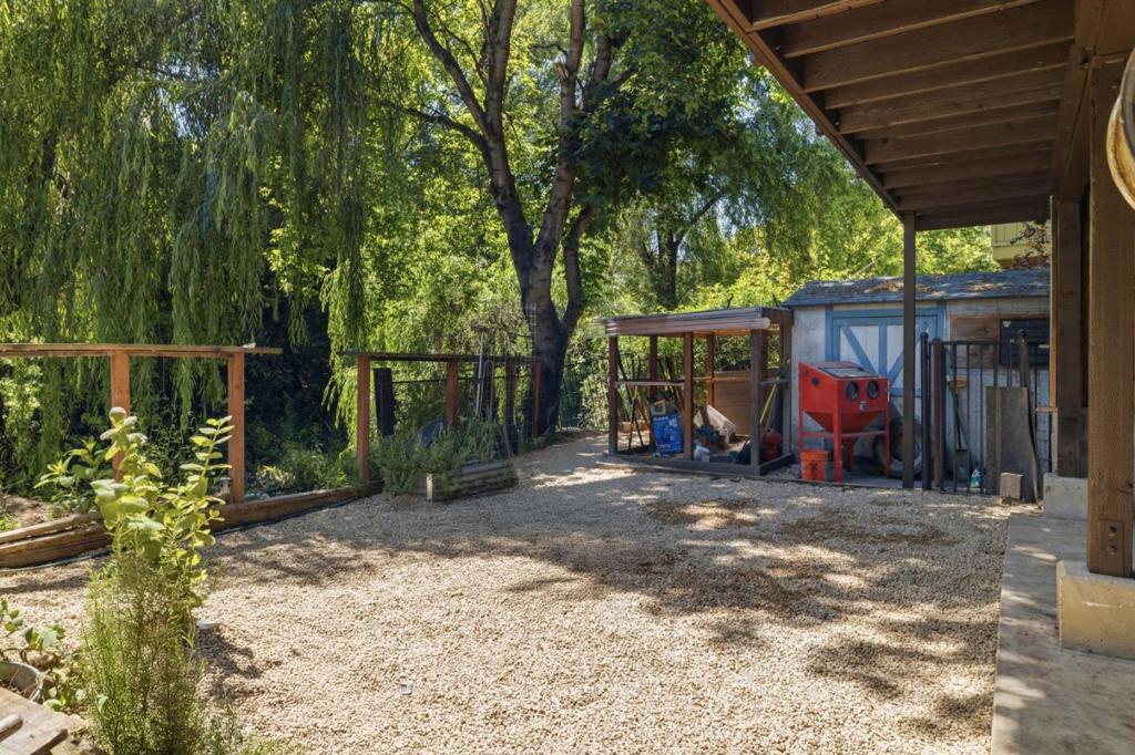 main property photo 42