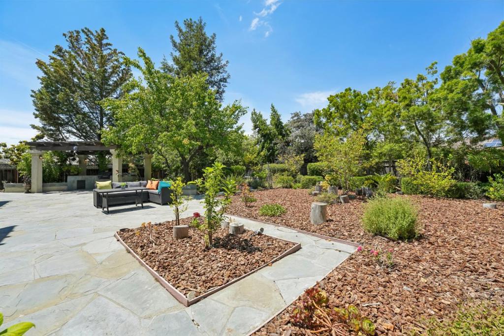 main property photo 74