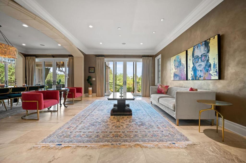 main property photo 9