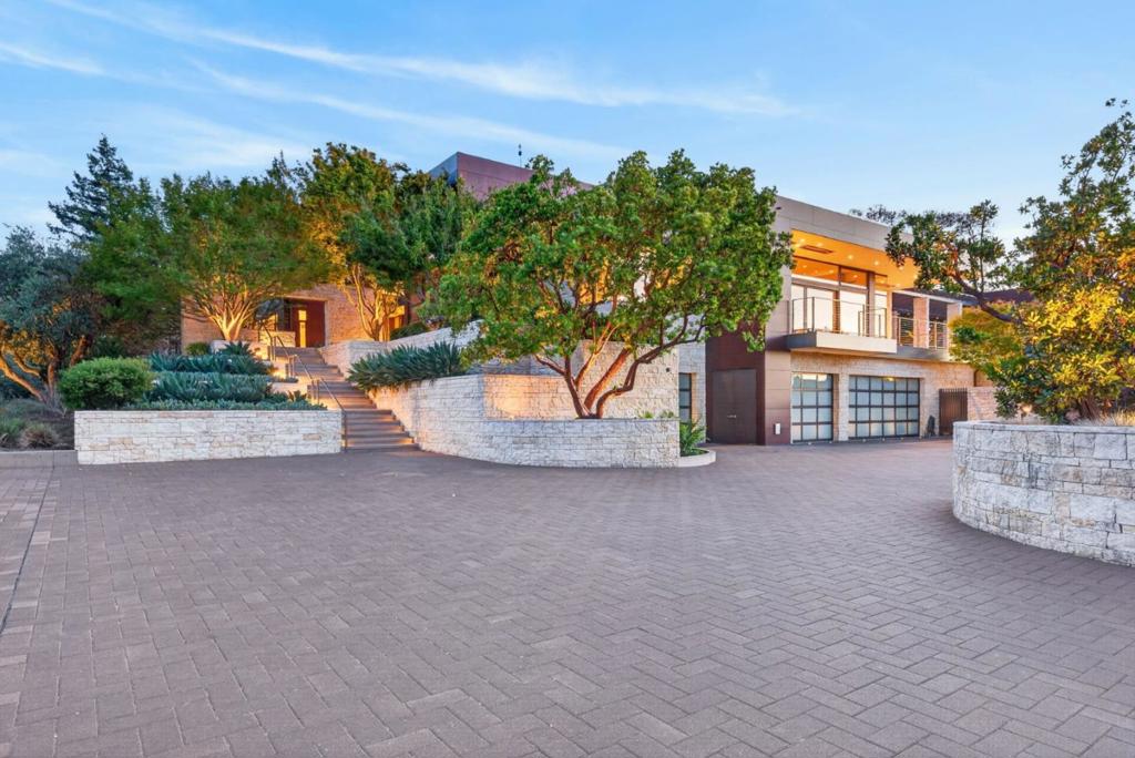 main property photo 41