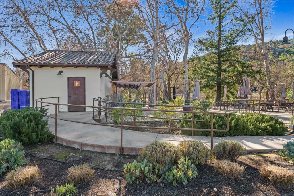 main property photo 39