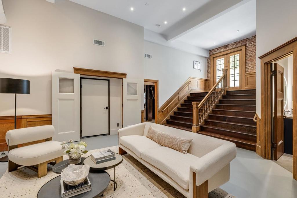 main property photo 78