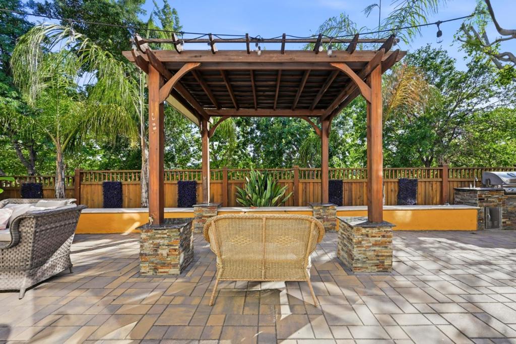 main property photo 89